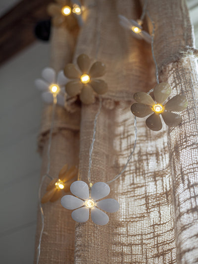 Ljusslinga med höstblommor – vit & beige, LED-dekoration för inomhusbruk