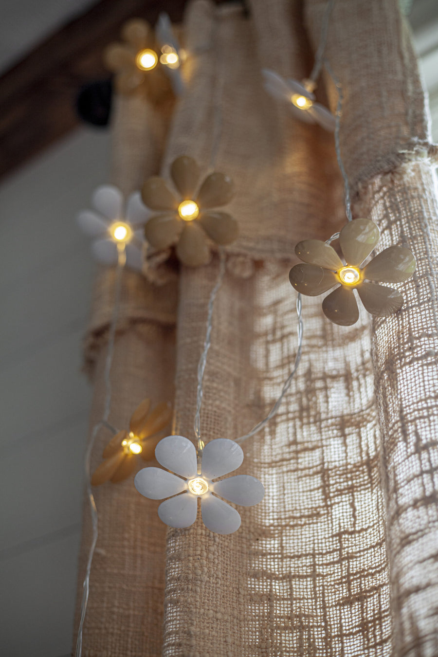 Ljusslinga med blommor i vit & beige - bild 3