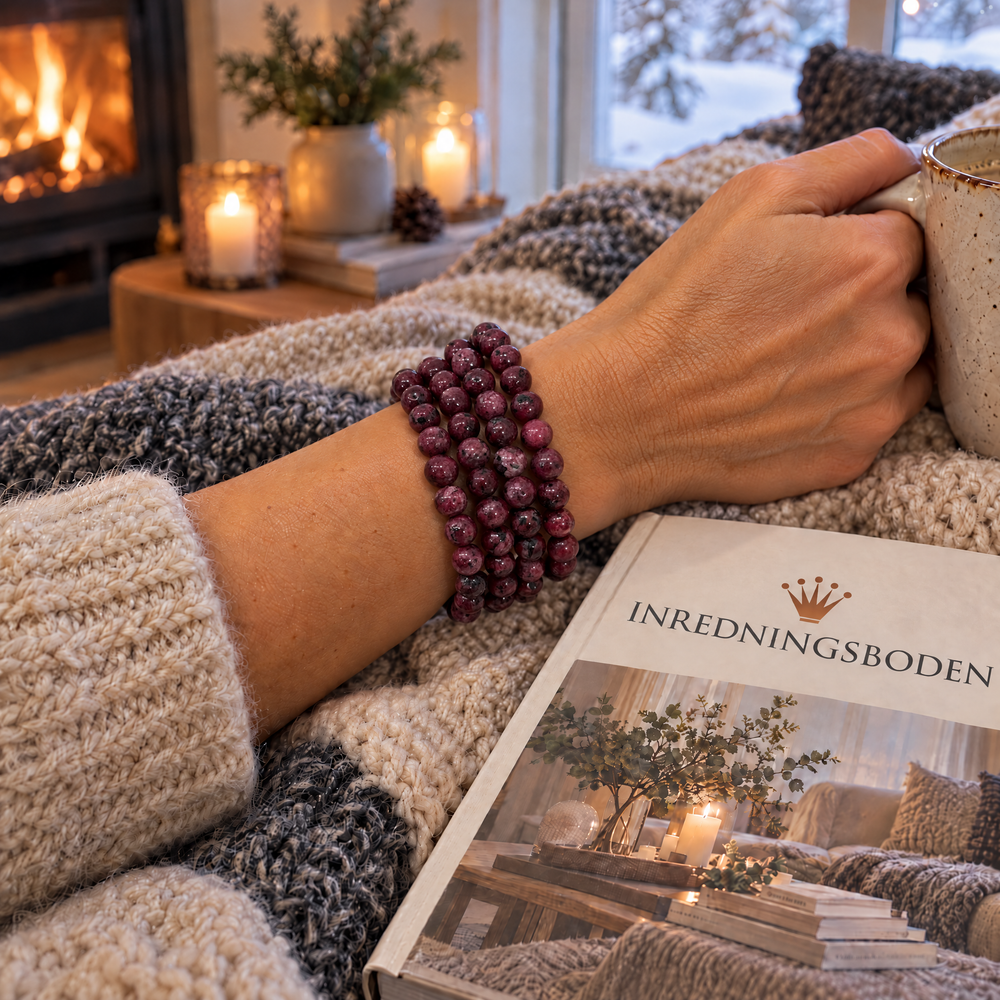 Armband med vinröda pärlor