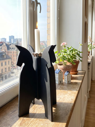 Forsbyhästen – Handgjord ljusstake i Gävle – svart