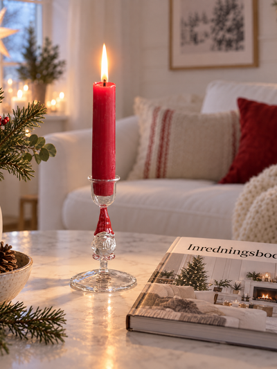 Glasljusstake med tomte – röd juldekoration, 12 cm