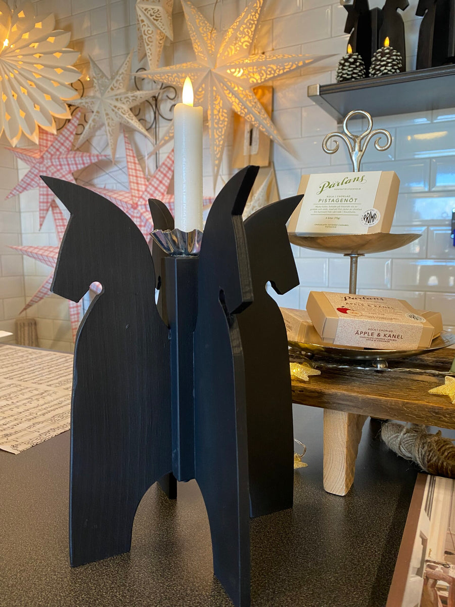 Forsbyhästen – Handgjord ljusstake från Gävle – svart - bild 2