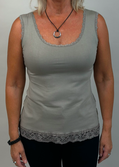 Linne med spets - taupe | Mjukt viscose-linne med spetsdetalj