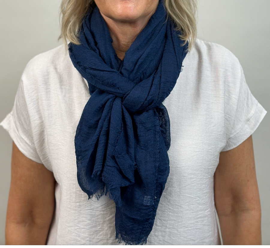 Sjal i 100% viskos – marin - bild 2