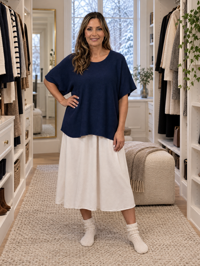 Ponchotröja marin – mjuk onesize i viscose och cashmere