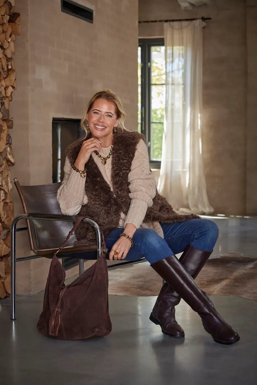 Beige poncho Nora med mjuka muddar – One size - bild 2