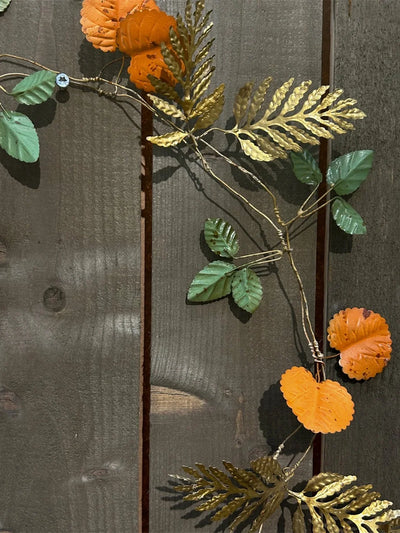 Höstgirlang med blad i plåt – orange, grön & guld, 30 cm