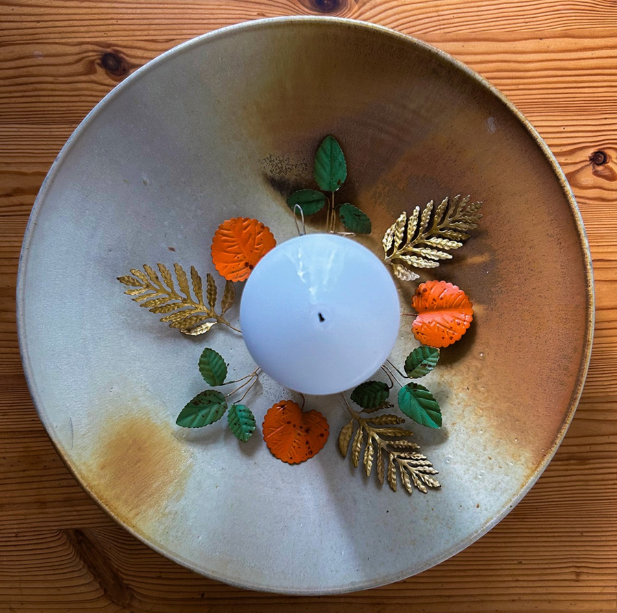 Höstgirlang med blad i plåt – orange, grön & guld, 30 cm - bild 2