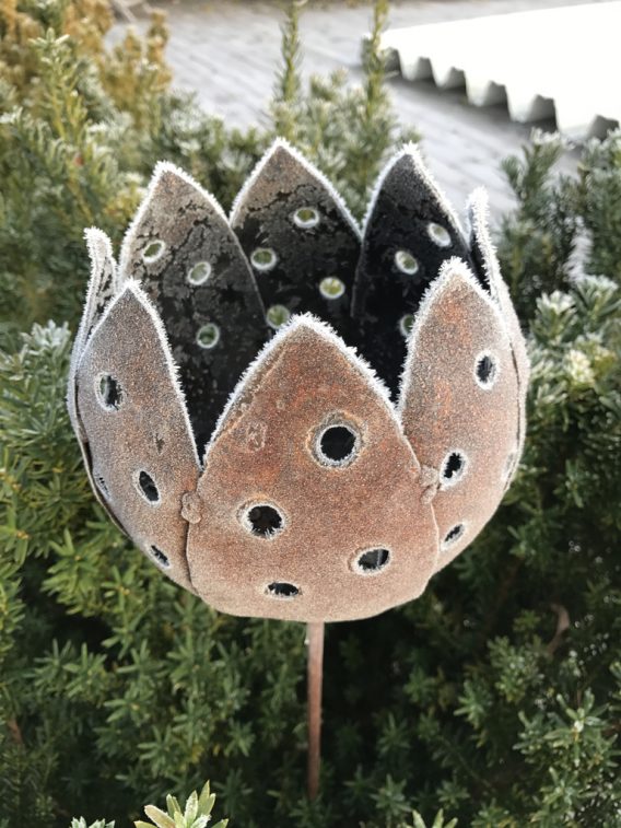 Marschallhållare blomma utslagen – rostig trädgårdsdekoration - bild 3